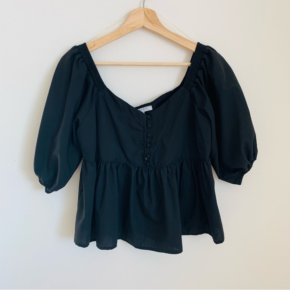 Off shoulders button up peplum top